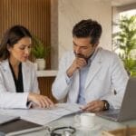 Consultório Próprio ou em Sociedade: Qual é a Melhor Opção?