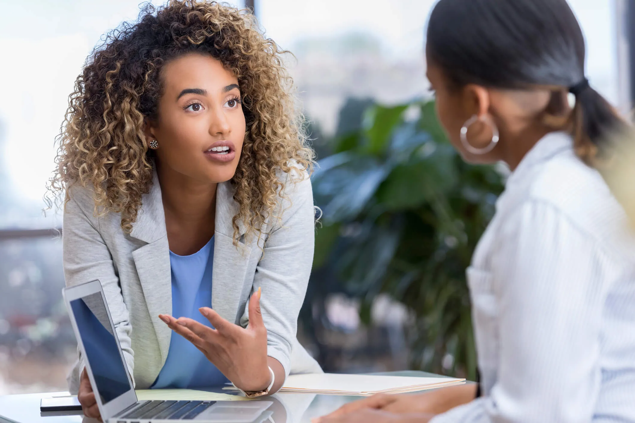 Profissional fazendo Branding para médicos