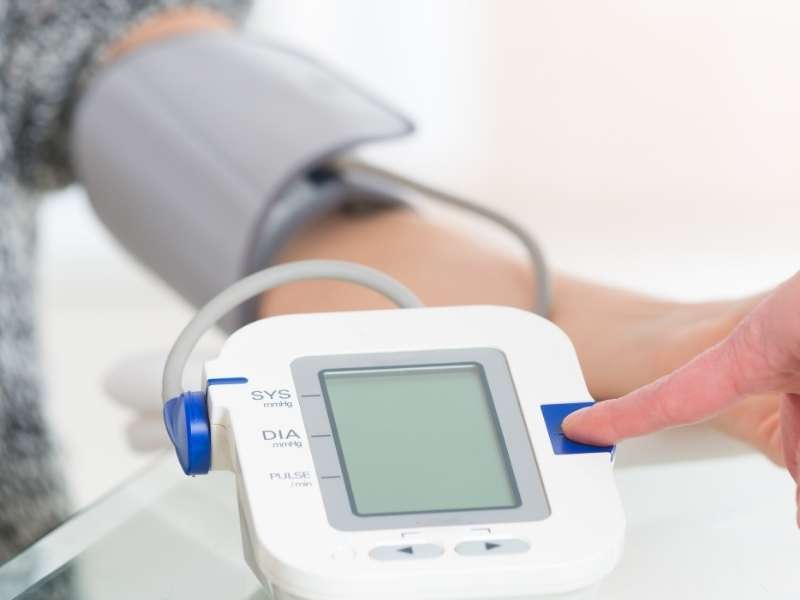 Medidor de pressão arterial eletrônico.