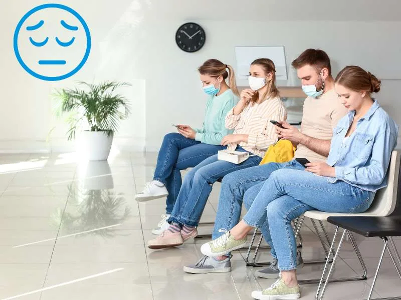 Fila na recepção do consultório.